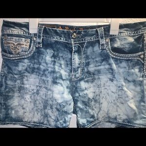 Rock Revival easy short